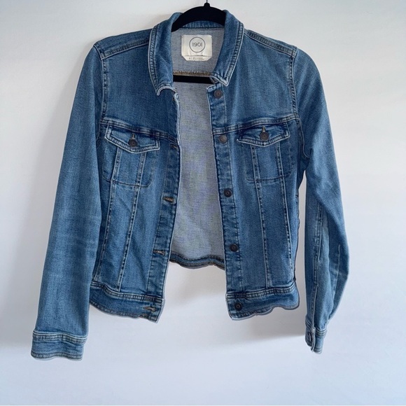 Gap Classic Denim Jean Jacket - Picture 2 of 8